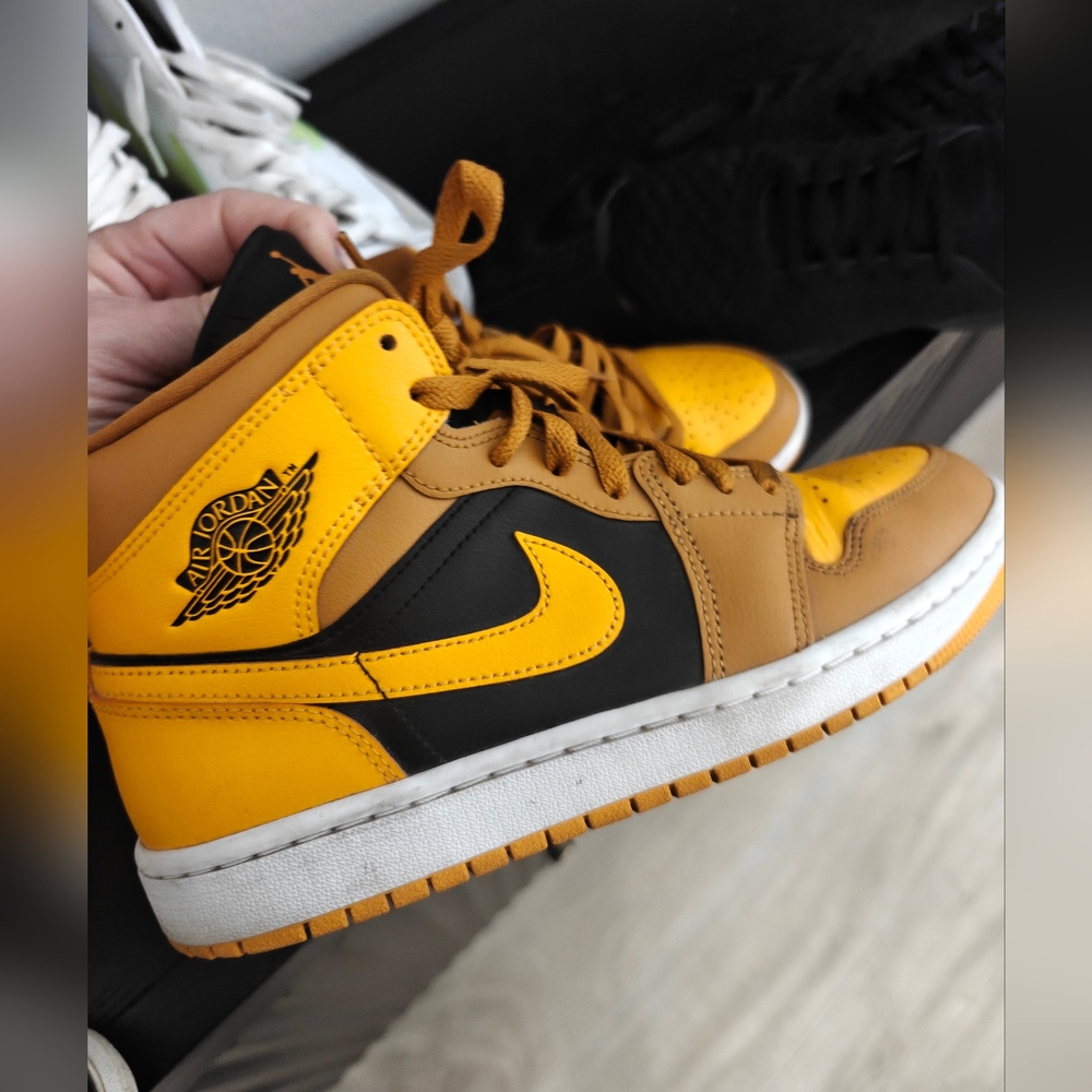 NIKE Air Jordan || Size 8